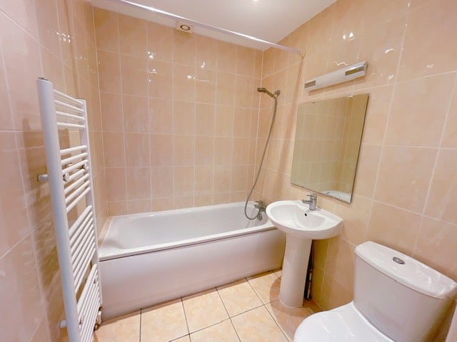Flat Madeley Road in Greater London