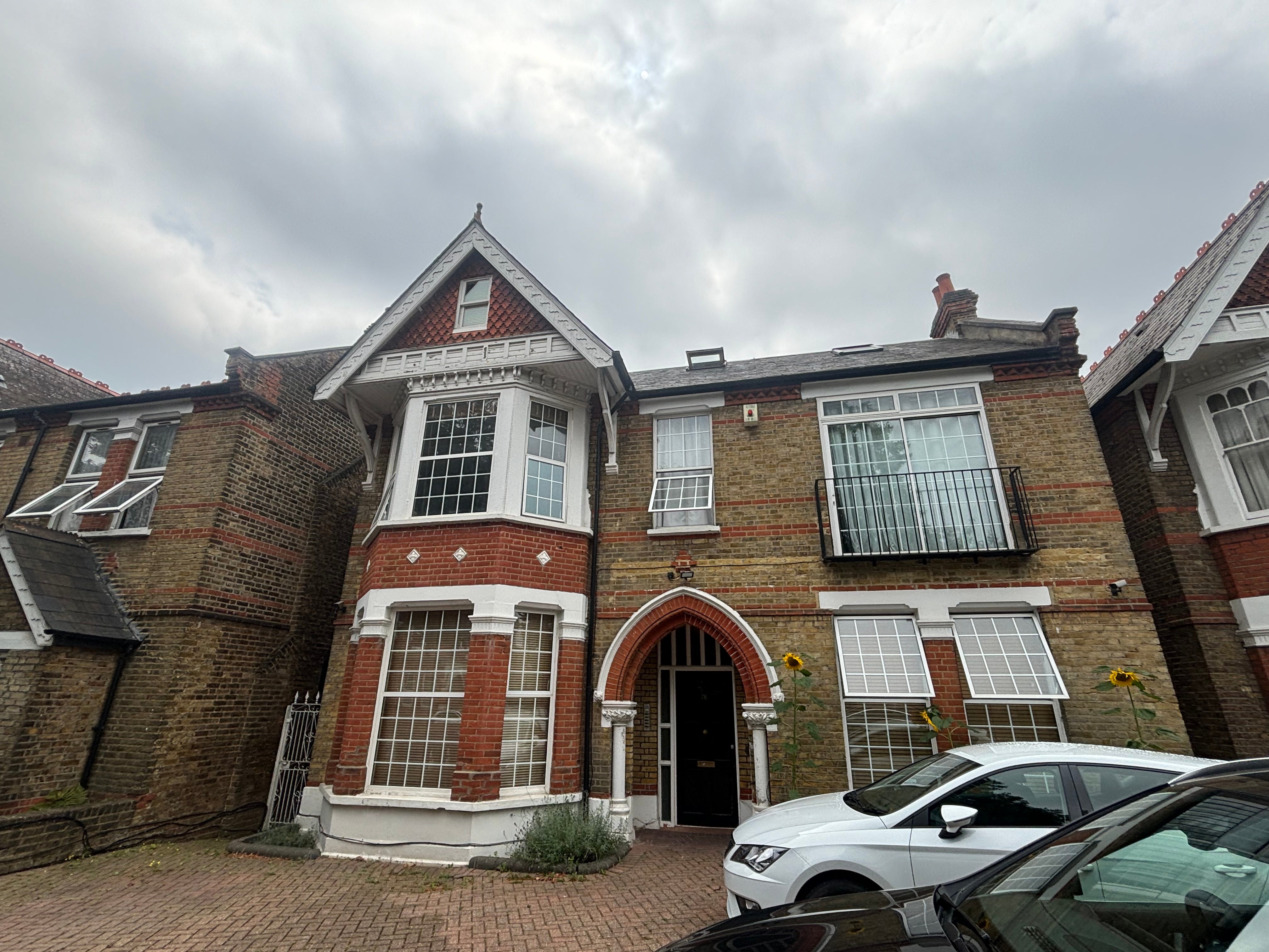 Flat Madeley Road in Greater London