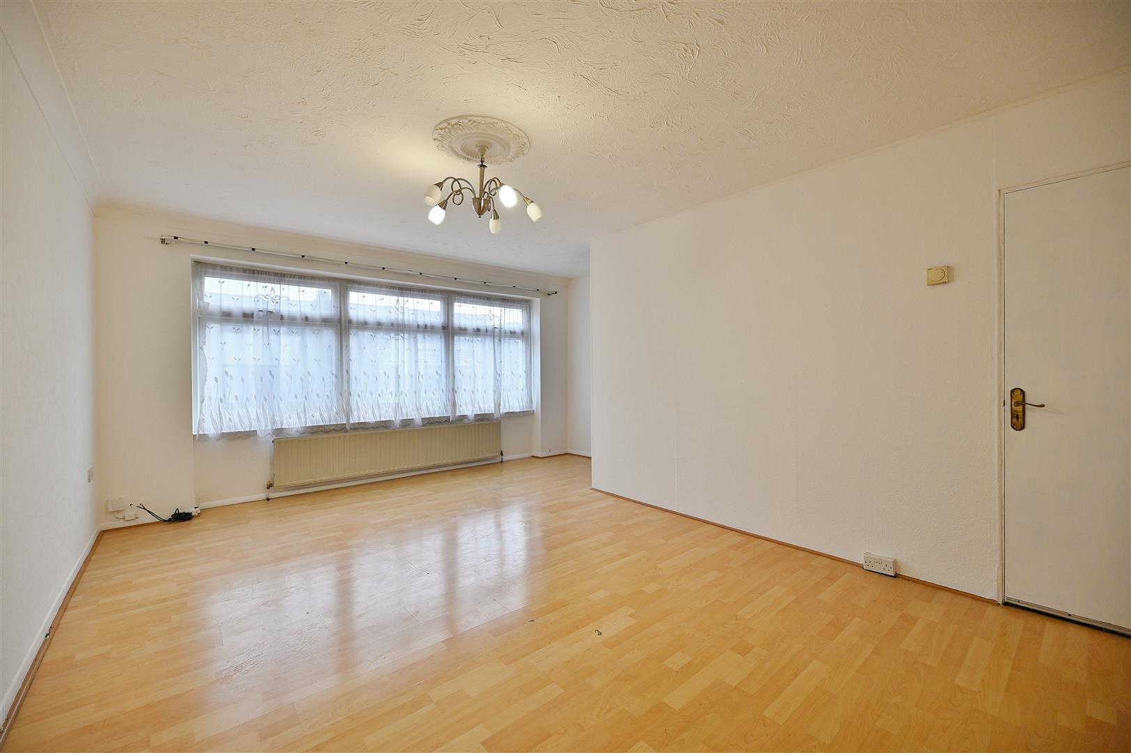 Room Robinia Close in Greater London