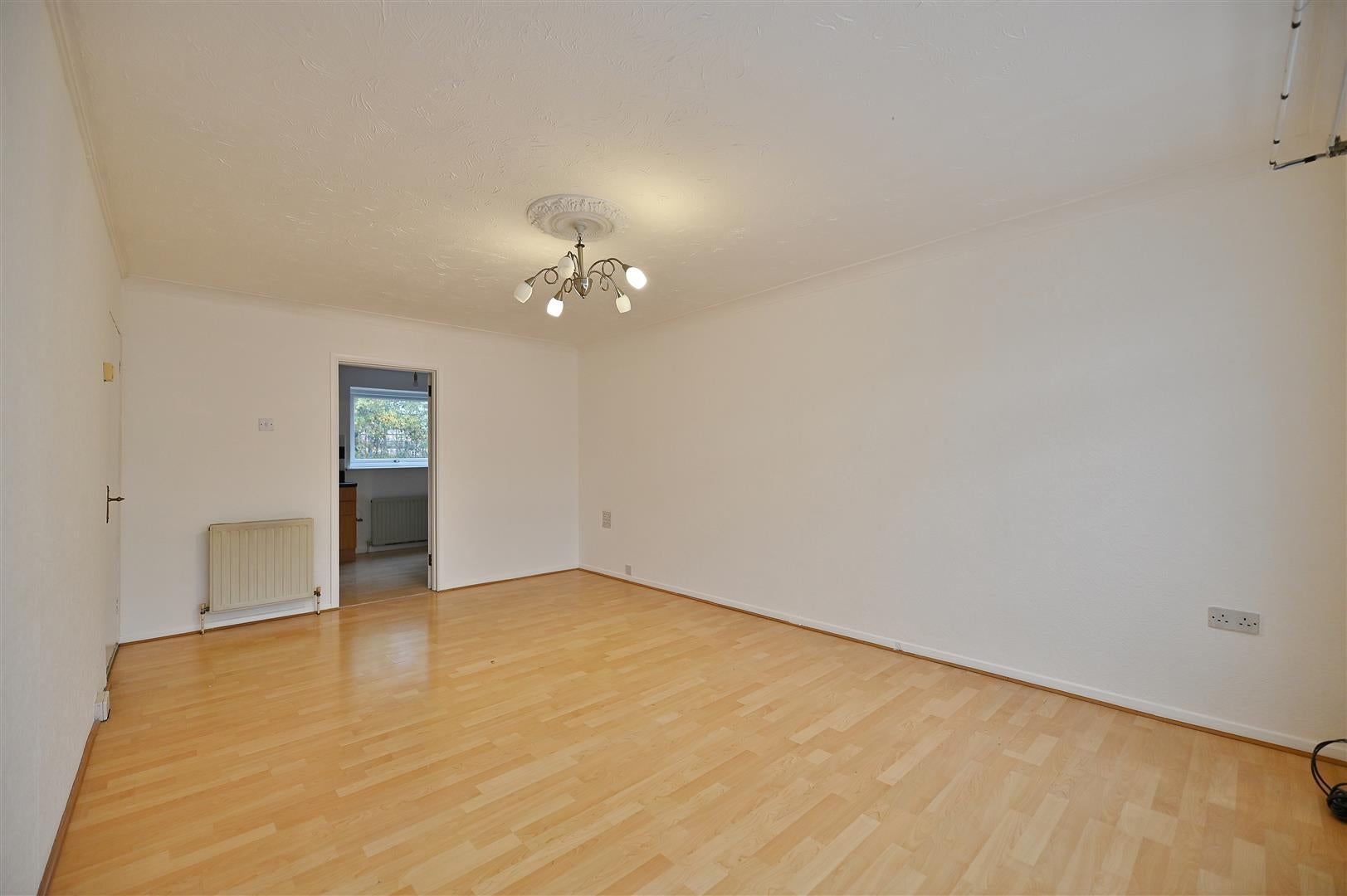 Room Robinia Close in Greater London