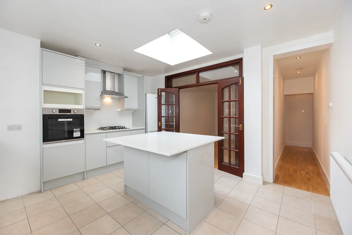 Flat Norbury Crescent in Greater London