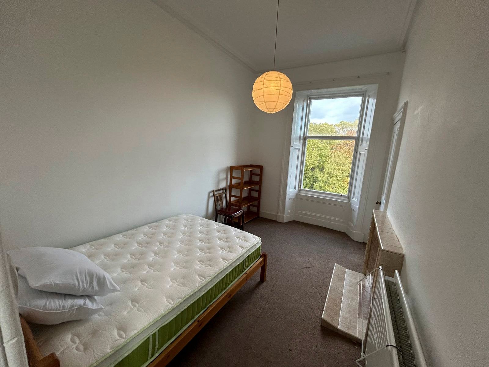 Room Rosslyn Crescent in City of Edinburgh
