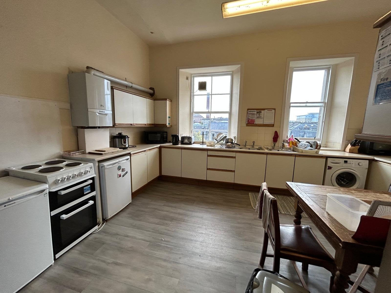 Room Rosslyn Crescent in City of Edinburgh