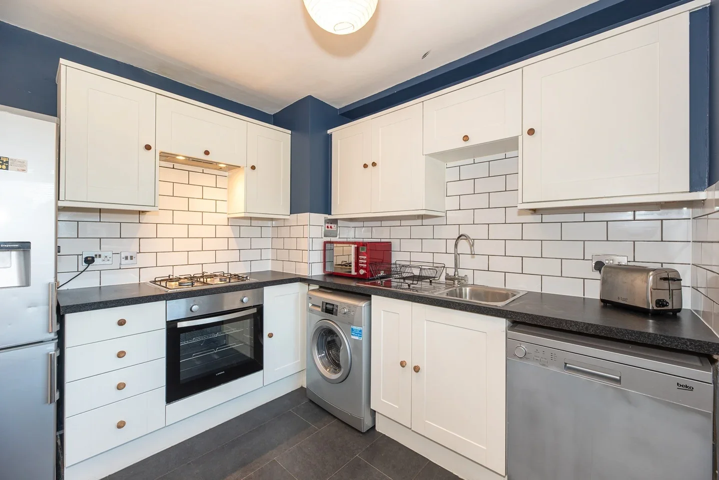 Flat Macaulay Road in Greater London