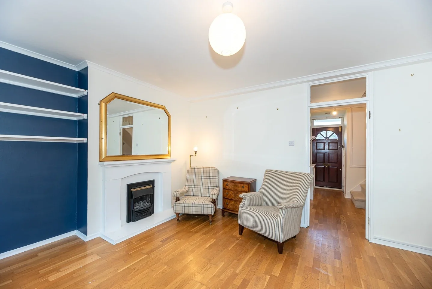 Flat Macaulay Road in Greater London