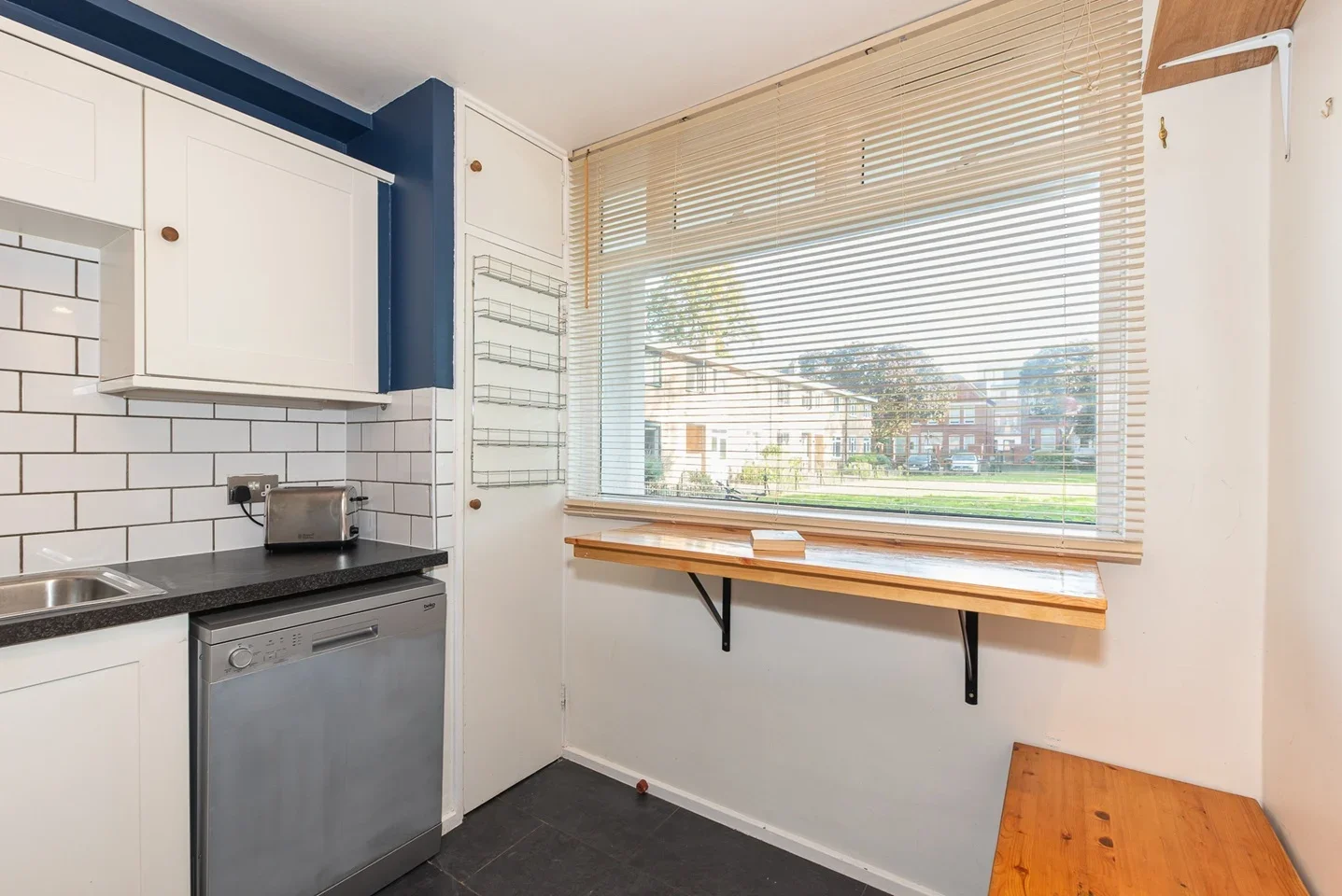 Flat Macaulay Road in Greater London