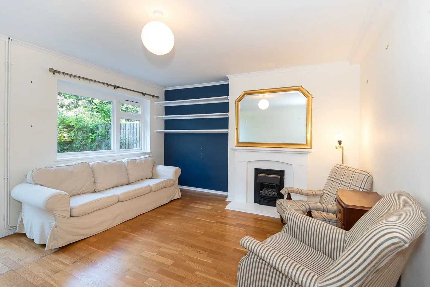 Flat Macaulay Road in Greater London