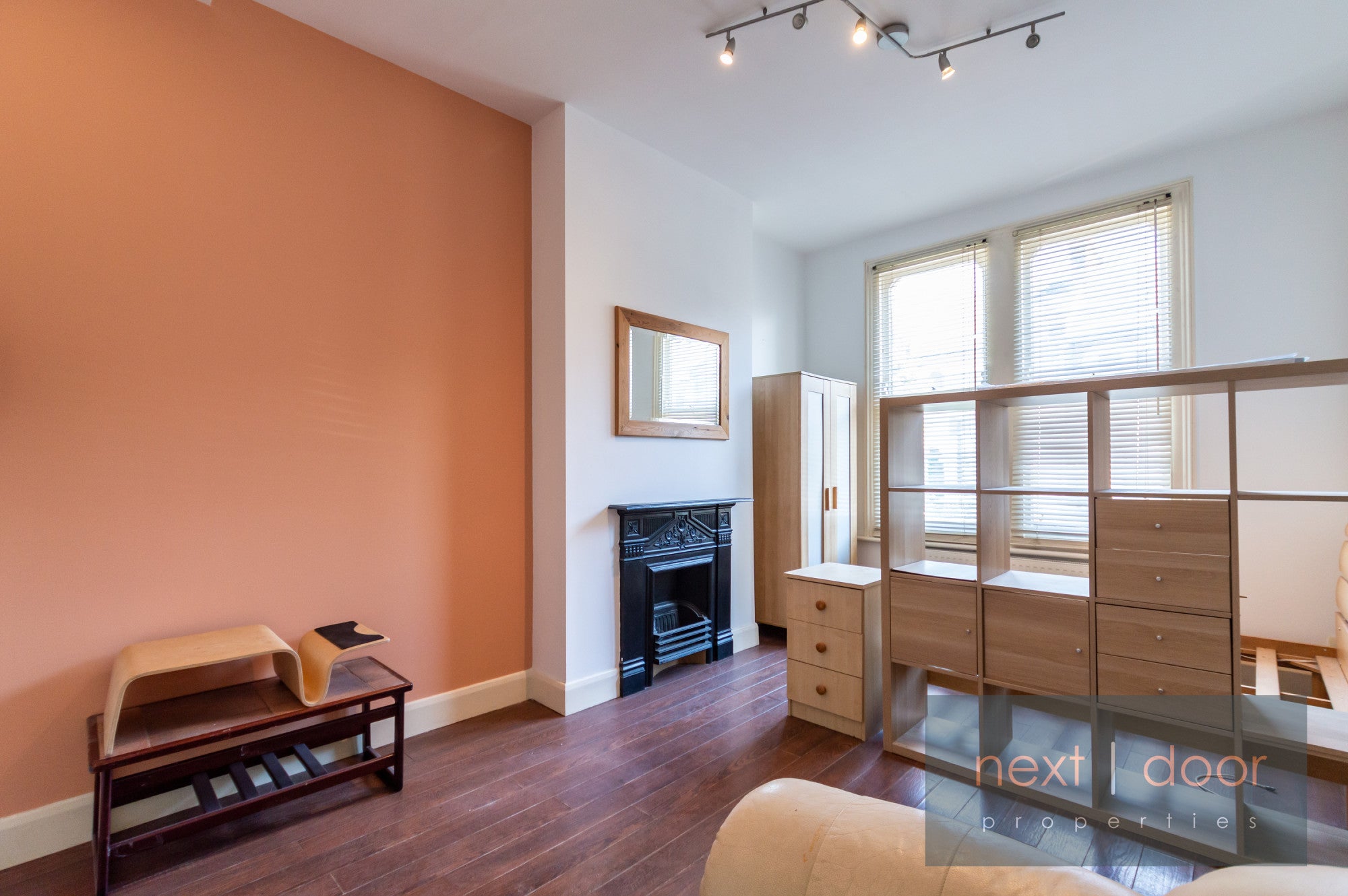 Flat Sunninghill Road in Greater London