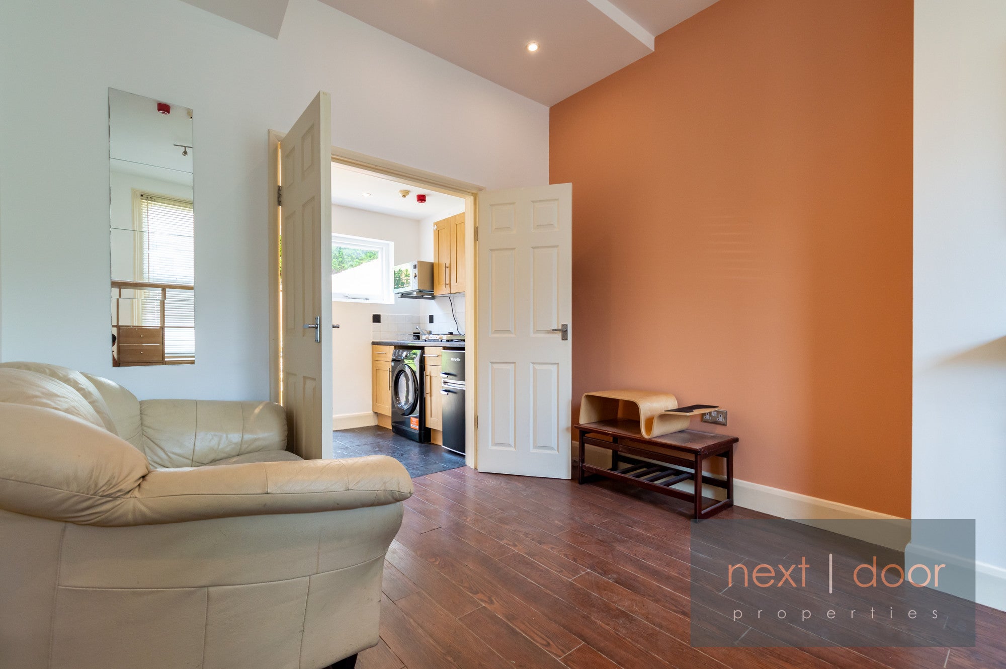 Flat Sunninghill Road in Greater London