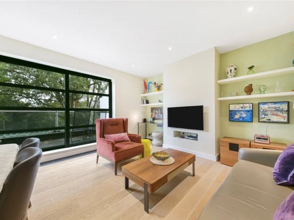 Flat Haverstock Hill in Greater London