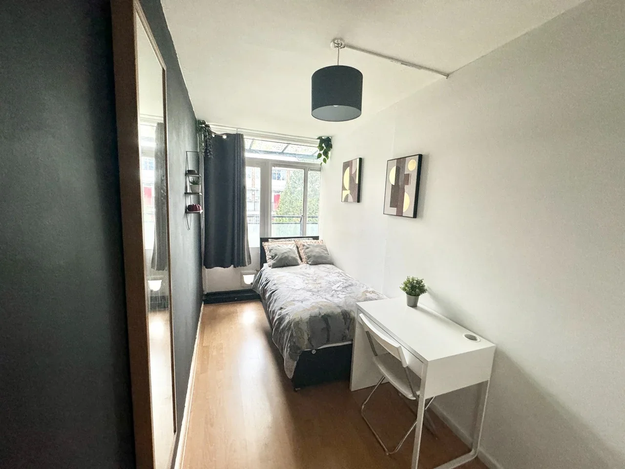 Room Lupus Street in City of Westminster