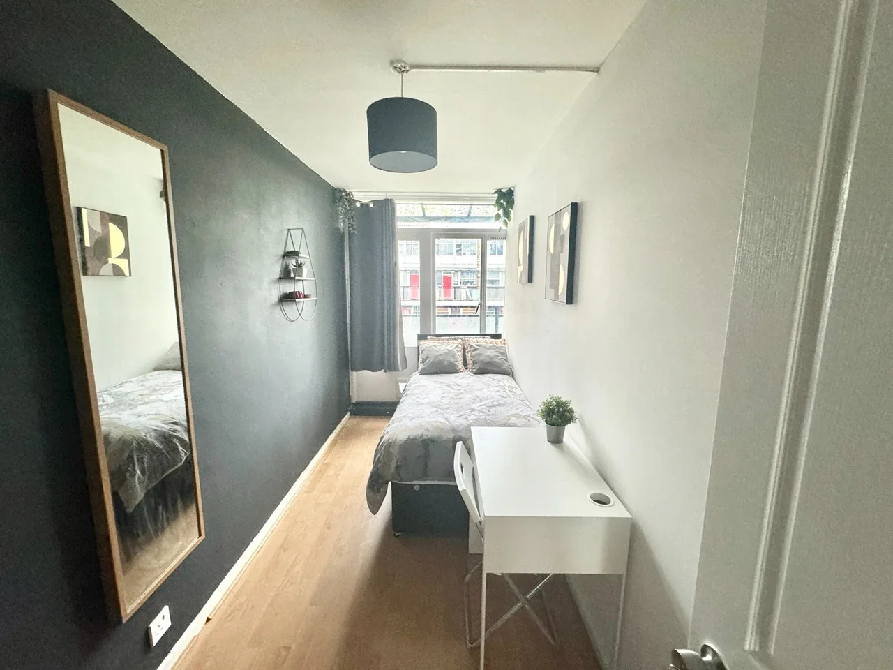 Room Lupus Street in City of Westminster