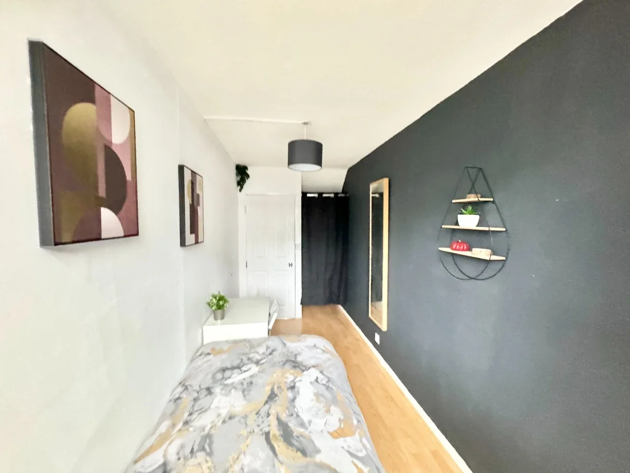 Room Lupus Street in City of Westminster