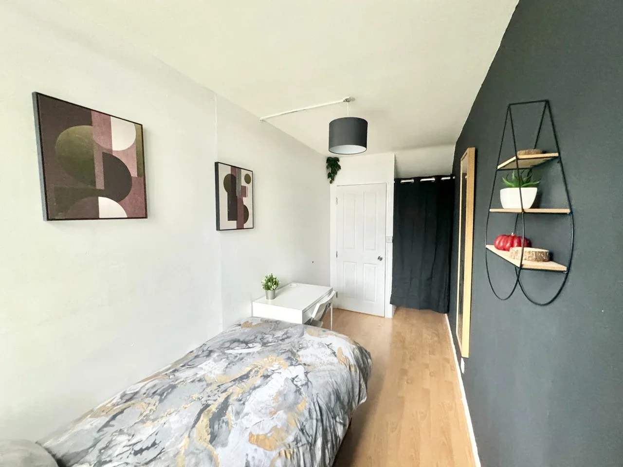 Room Lupus Street in City of Westminster