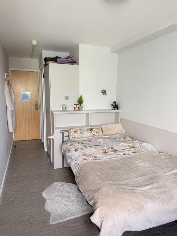 Room Hathersage Road in Manchester