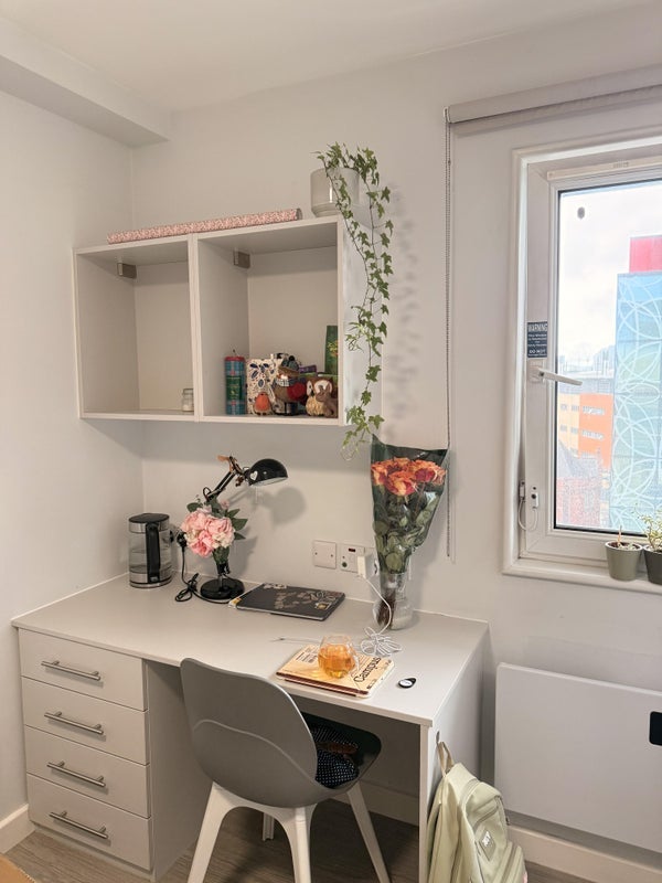 Room Hathersage Road in Manchester