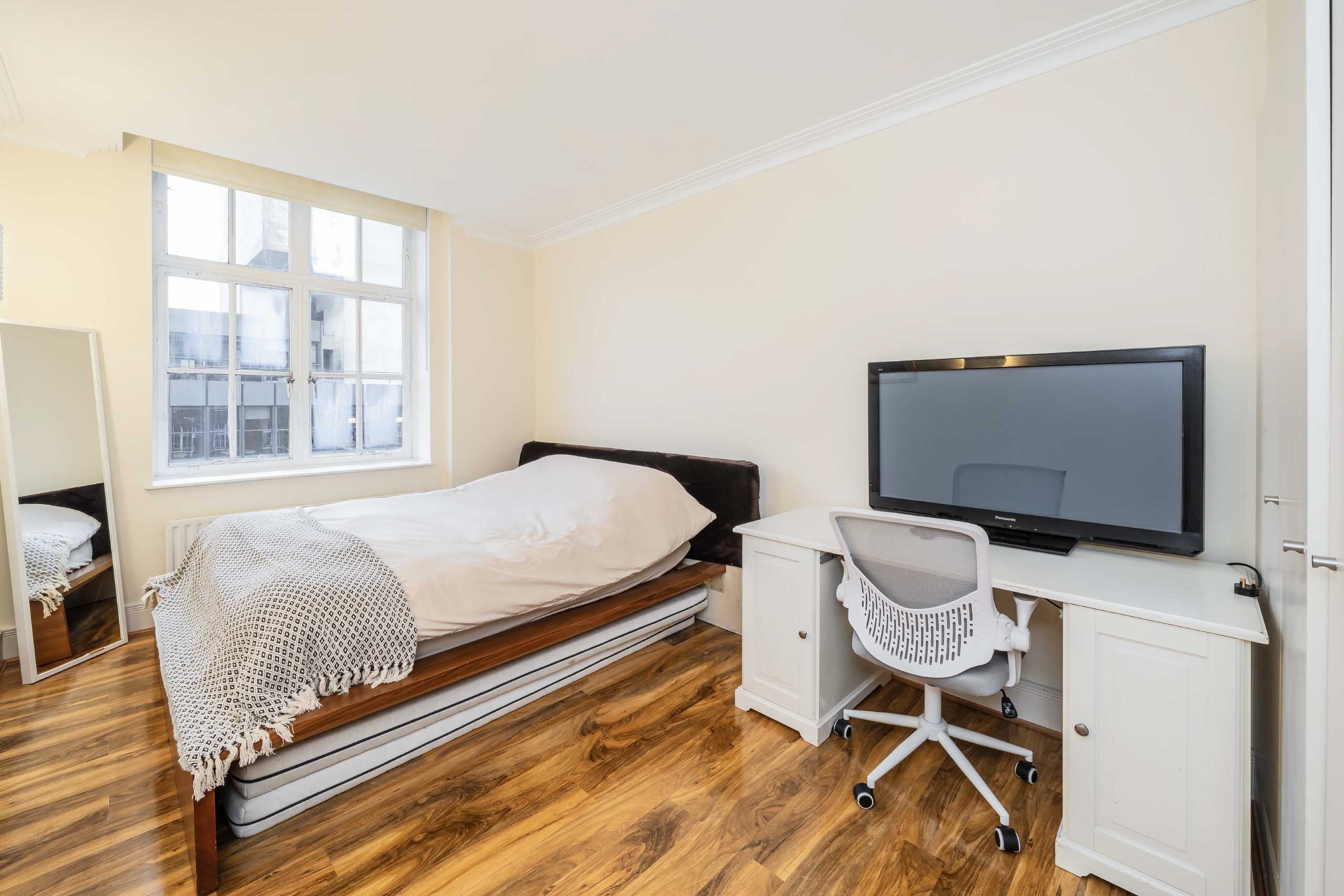 Flat Russell Square in Greater London