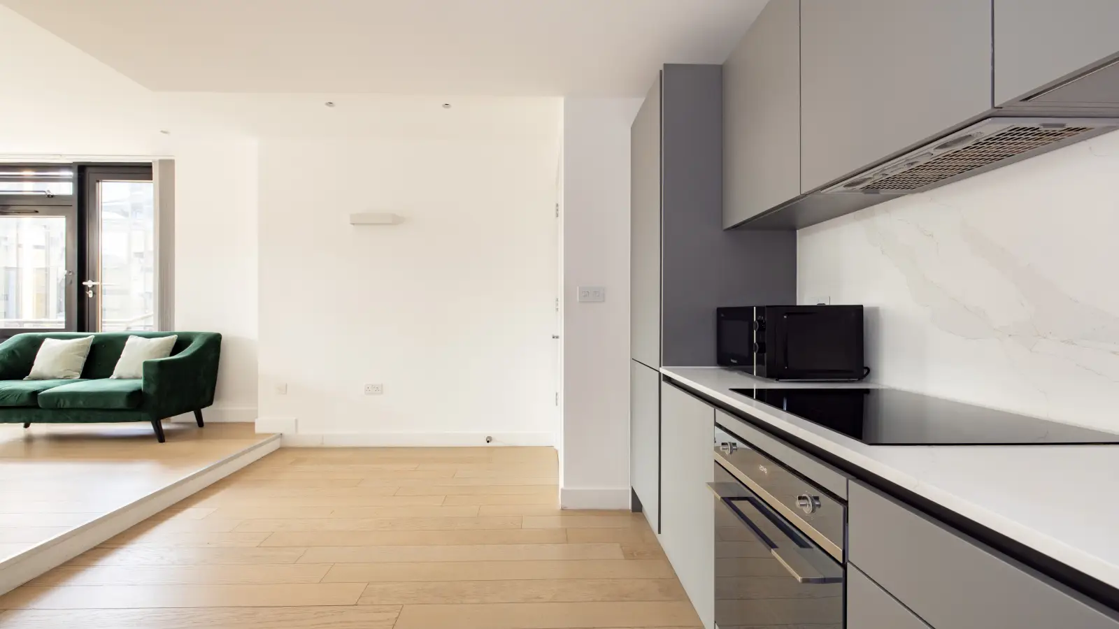 Flat Harlequin Avenue in Greater London