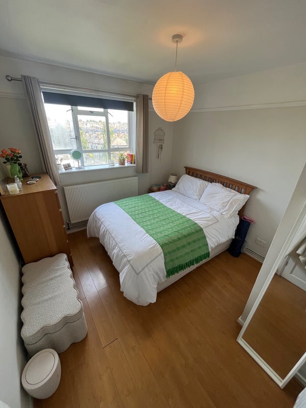 Room Salcott Road in Greater London