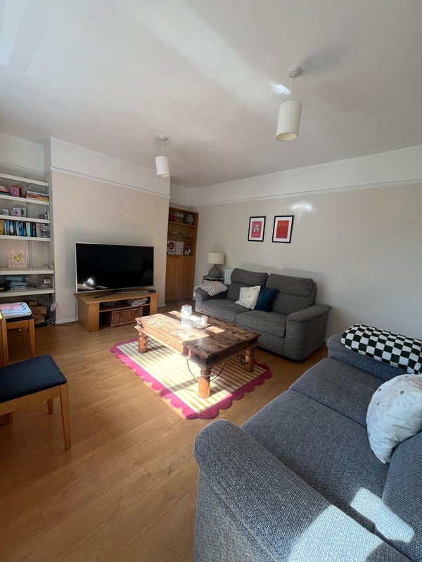 Room Salcott Road in Greater London