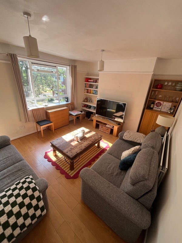 Room Salcott Road in Greater London