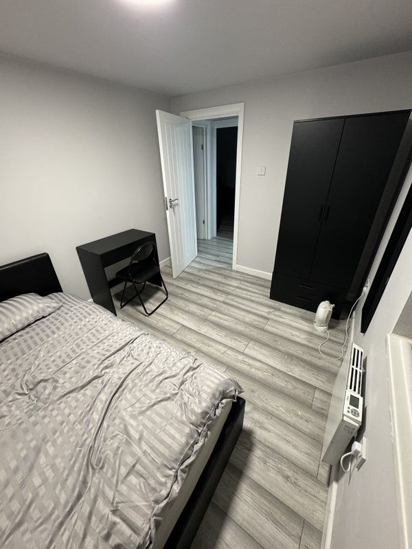 Room Grove Road in Poole