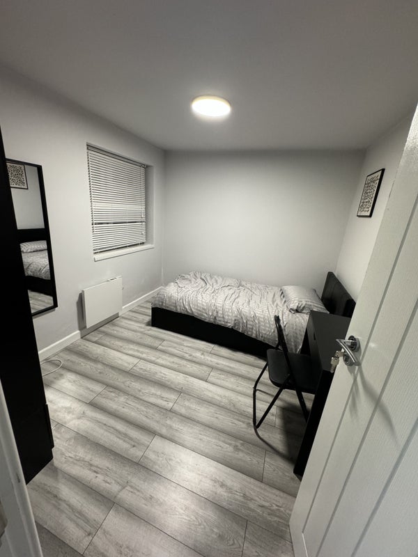 Room Grove Road in Poole