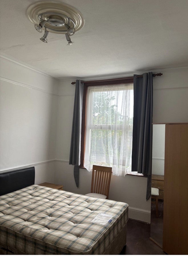 Room Hazelbank Road in Greater London