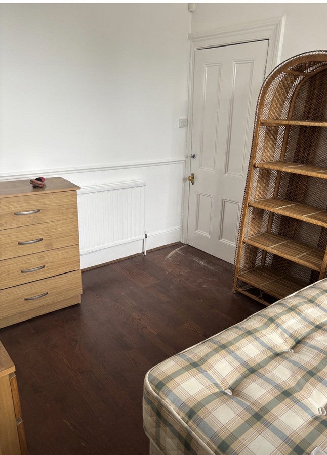 Room Hazelbank Road in Greater London