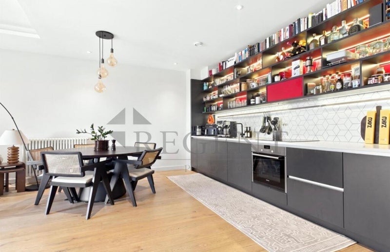 Flat Botanic Square in Greater London