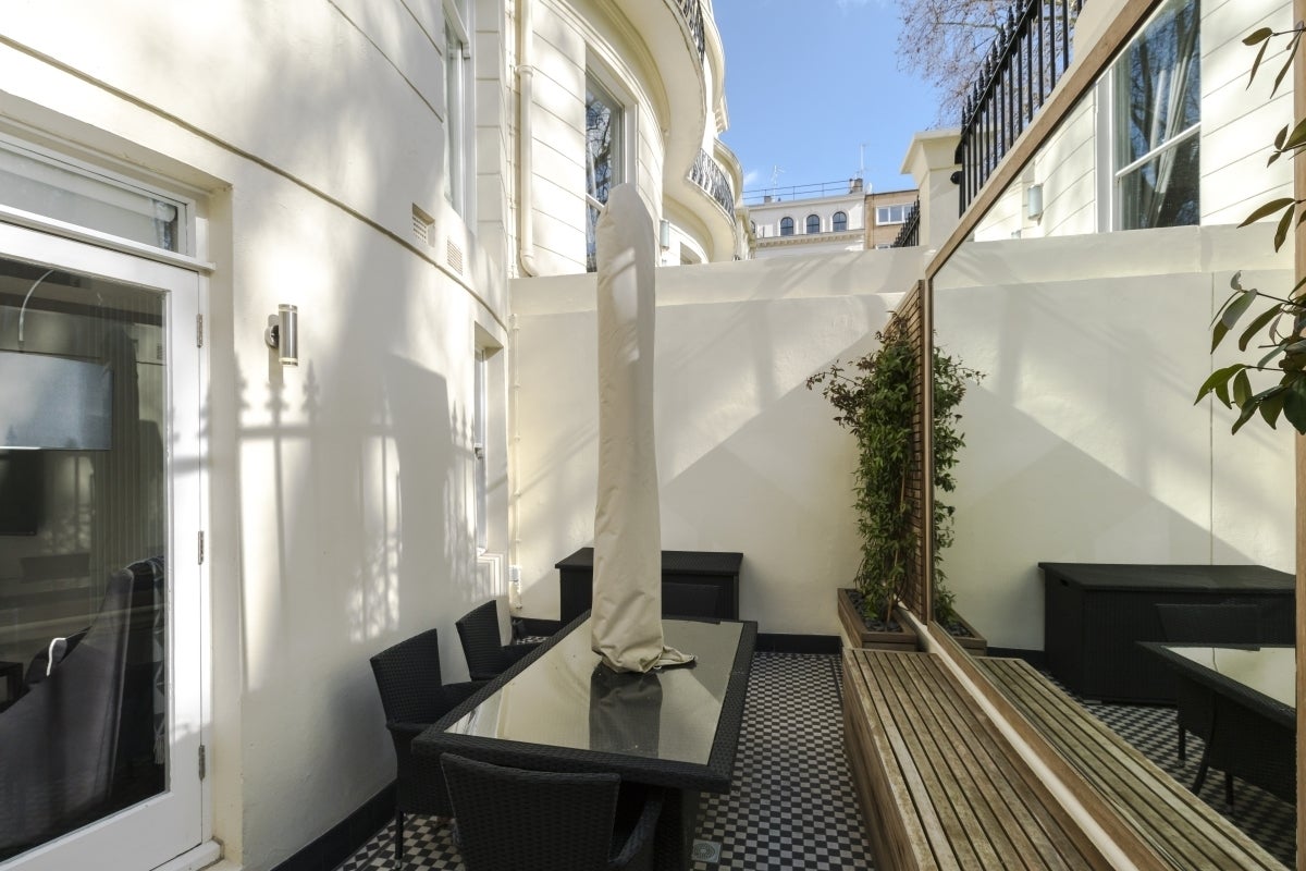 Flat Kensington Gardens Square in City of Westminster
