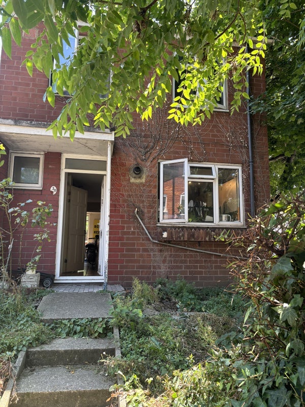 Room Robertson Street in Greater London
