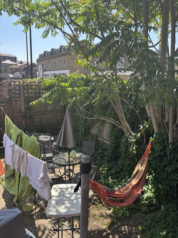Room Robertson Street in Greater London
