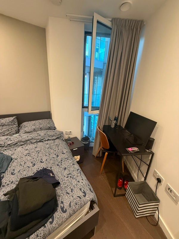 Room Fortunes Walk in Greater London