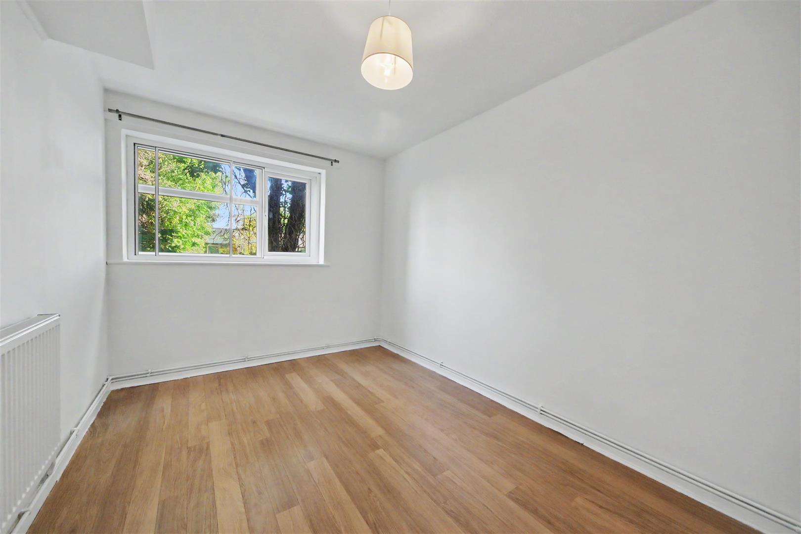 Flat Harris Lane in Hertsmere