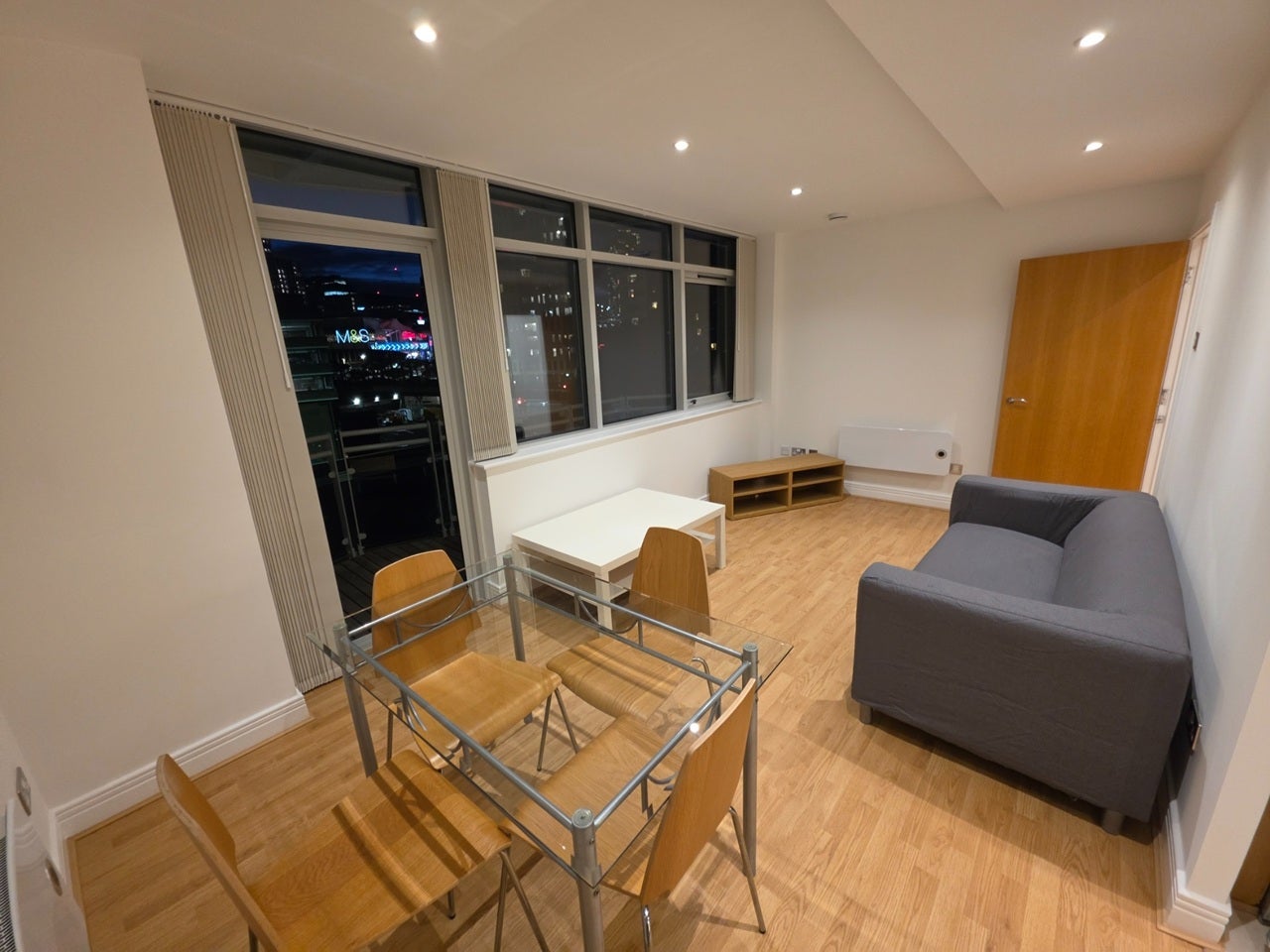 Flat Gerry Raffles Square in Greater London