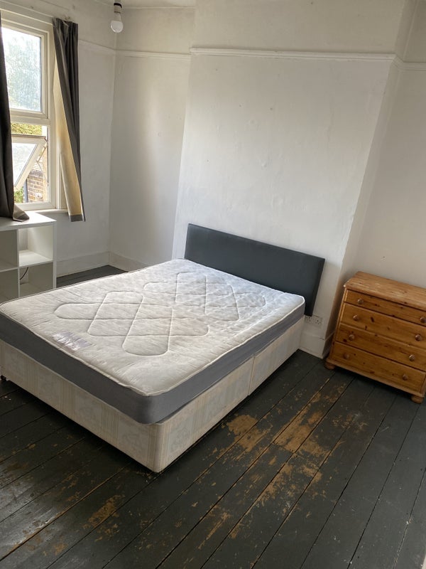 Room Jenner Road in Greater London