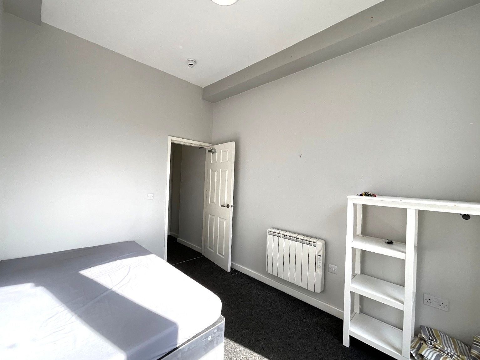 Room Auckland Road in Doncaster