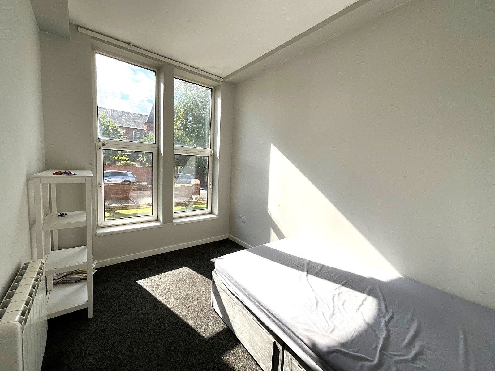 Room Auckland Road in Doncaster