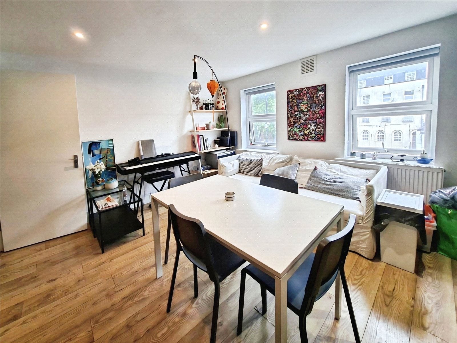 Flat Wyndham Road in Greater London