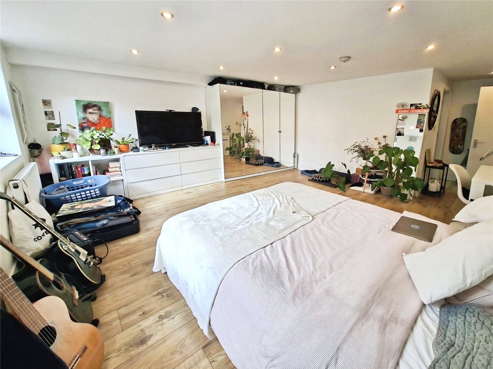 Flat Wyndham Road in Greater London