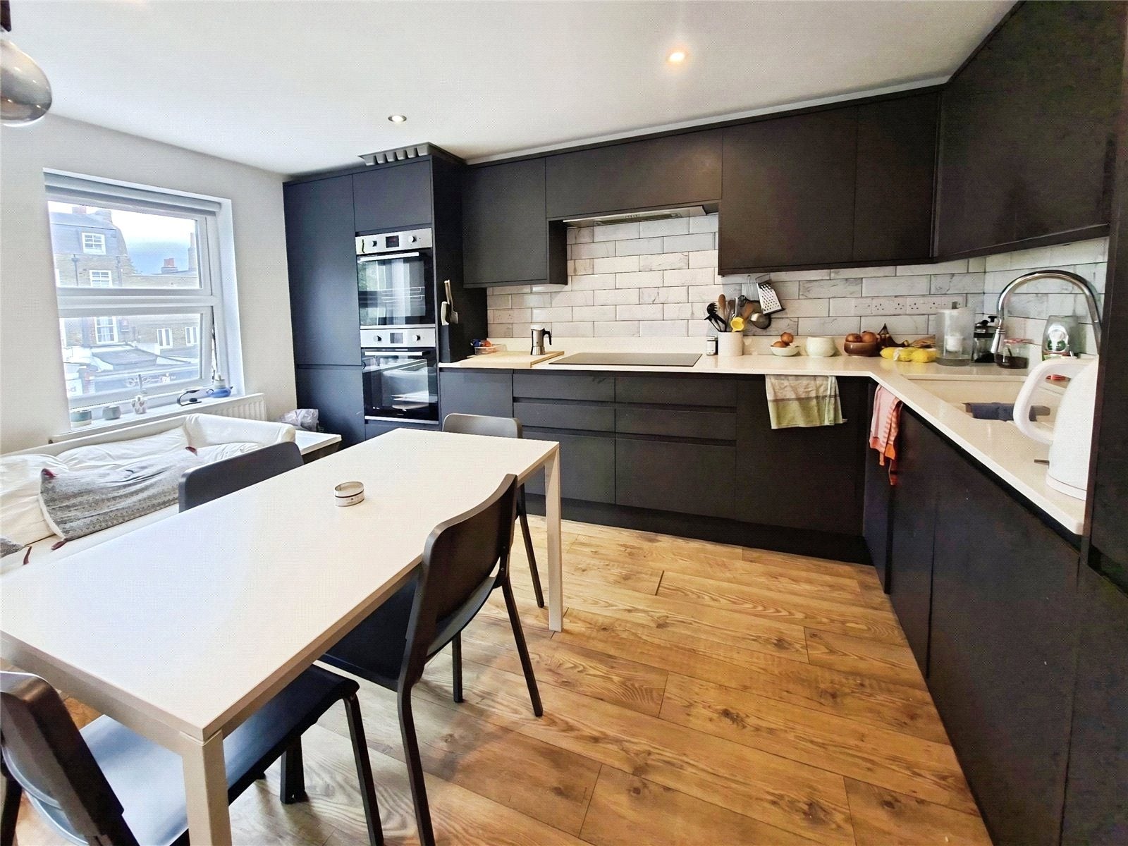 Flat Wyndham Road in Greater London