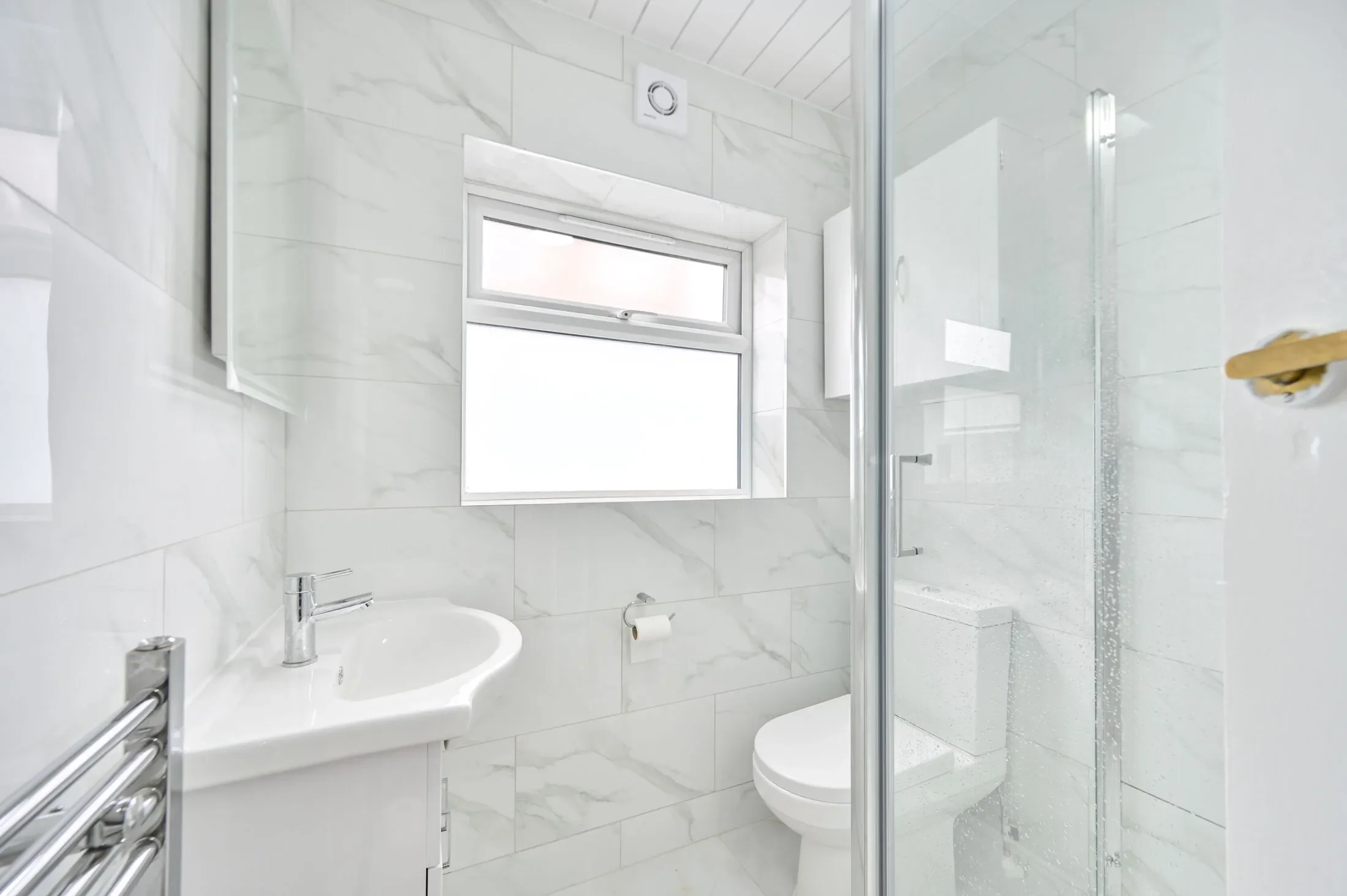 Flat Welland Gardens in Greater London