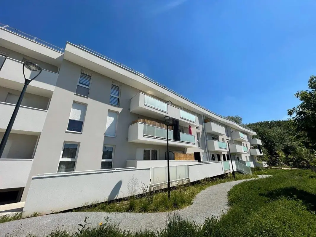 Appartement Avenue du Professeur Émile Sergent à Épône
