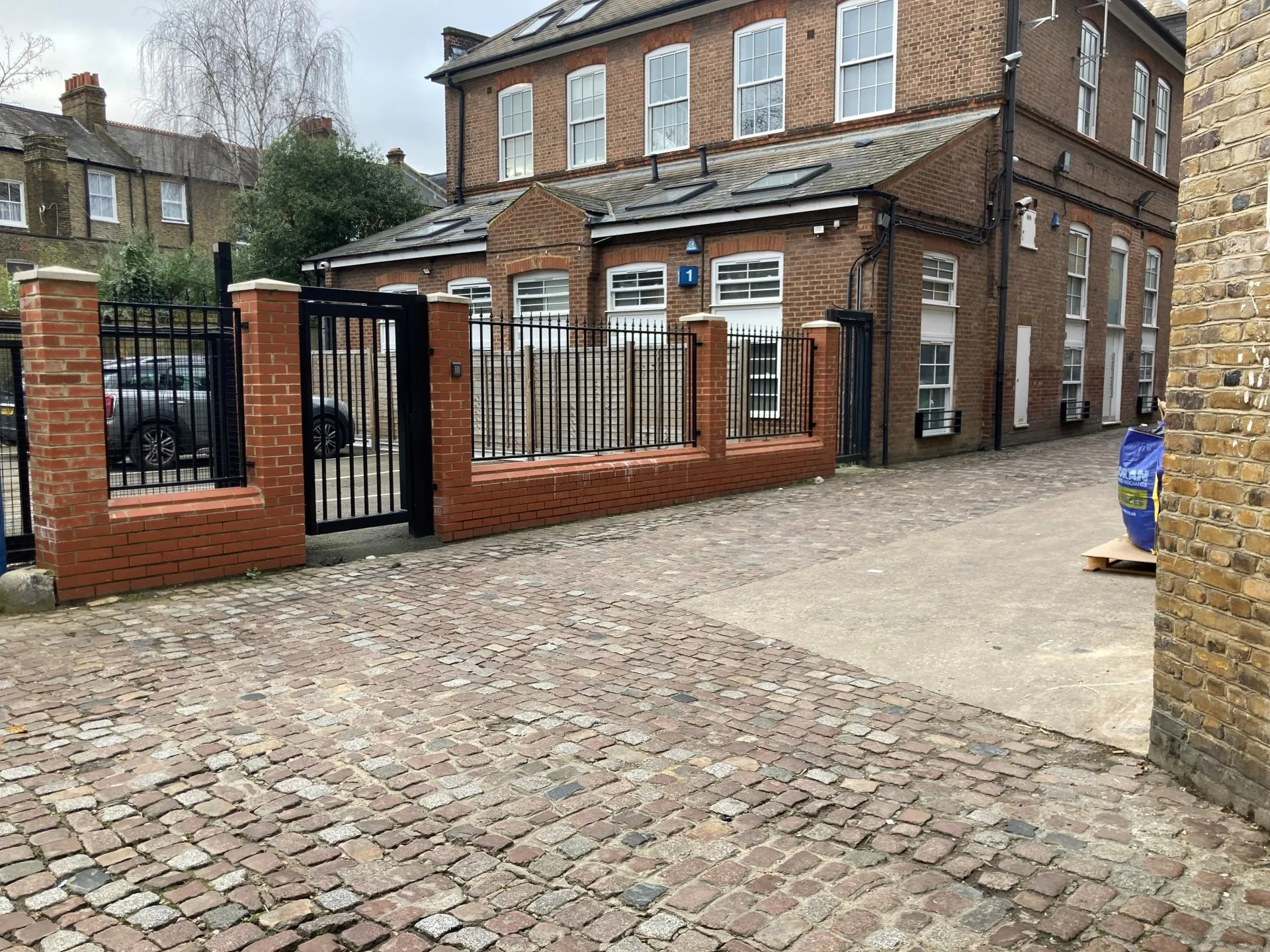Flat Drakes Courtyard in Greater London
