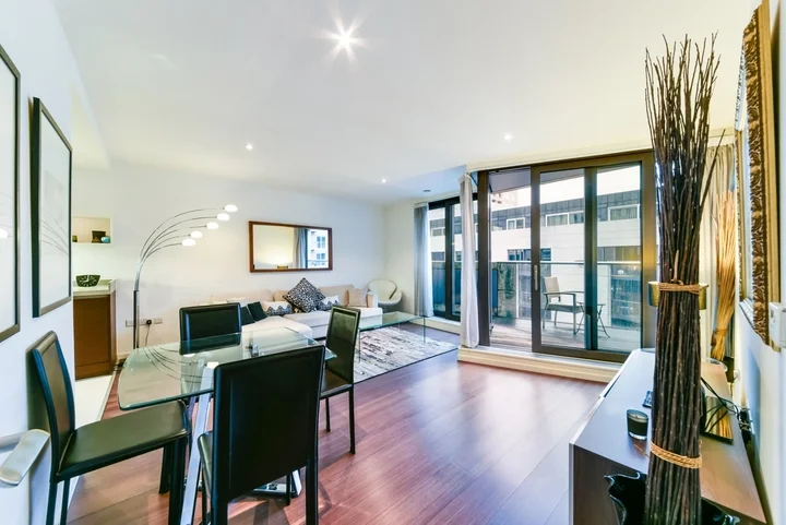 Flat Baltimore Wharf in Greater London