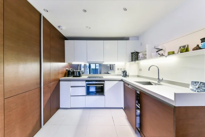 Flat Baltimore Wharf in Greater London