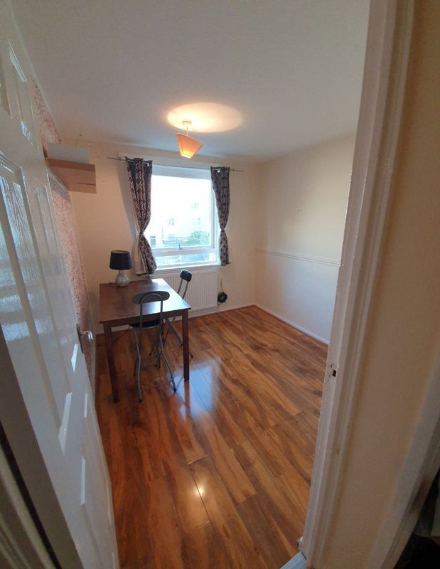 Room West Pilton Gardens in City of Edinburgh