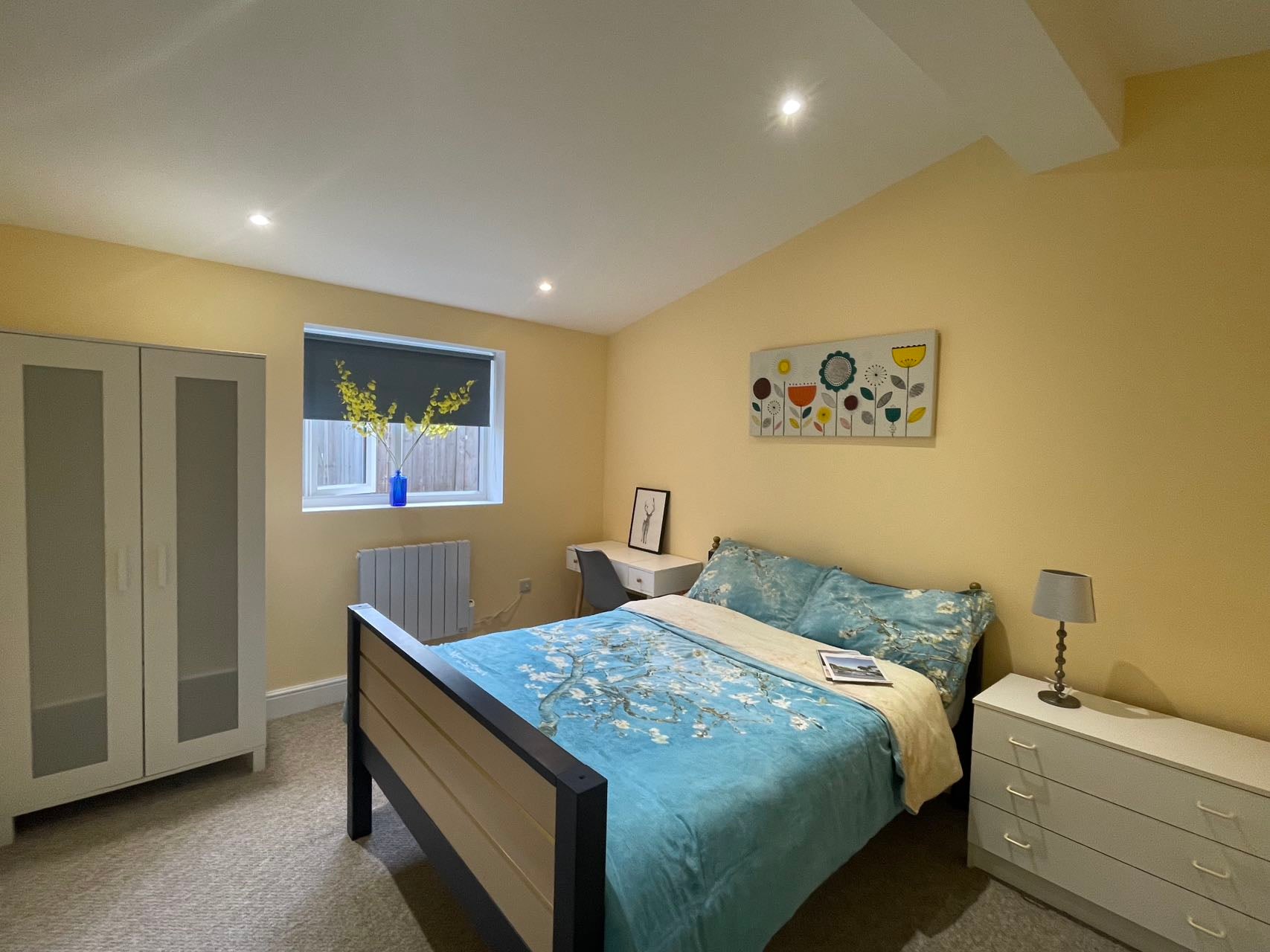Flat Derwent Avenue in Greater London