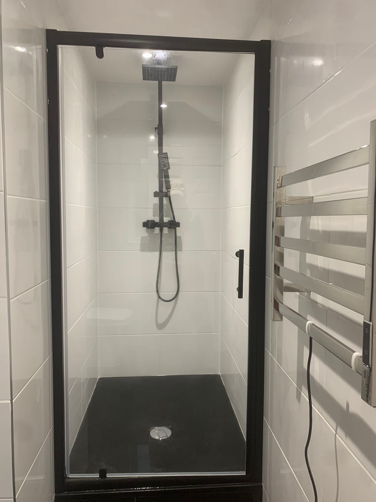 Flat Derwent Avenue in Greater London